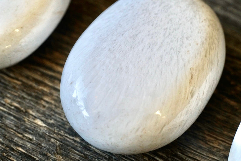 Scolecite Palm Stone