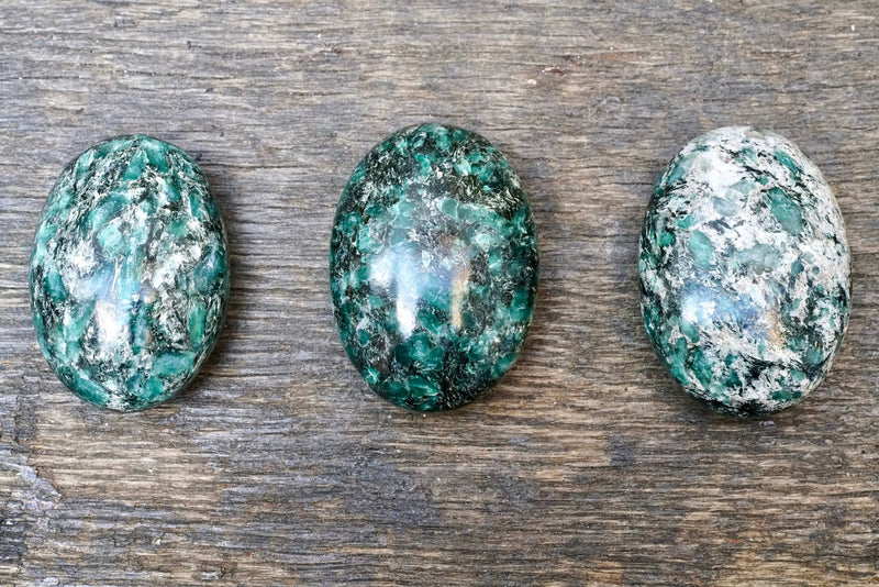 Emerald in Matrix Palm Stone