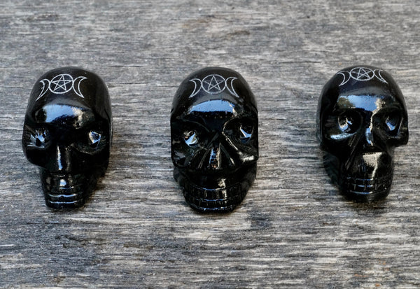 Black Onyx Skull w/ Moon & Star (1.5")
