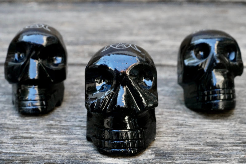 Black Onyx Skull w/ Moon & Star (1.5")