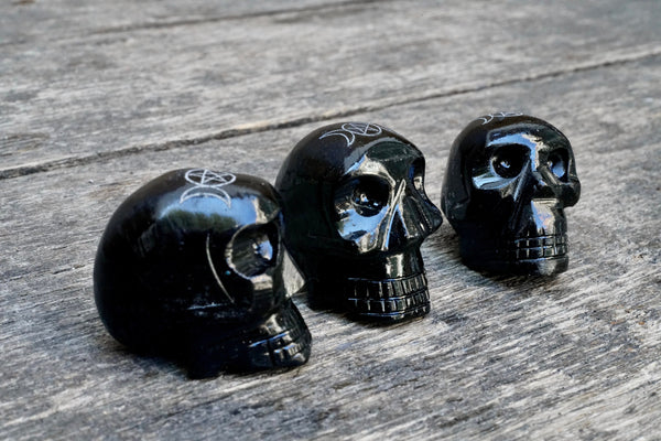 Black Onyx Skull w/ Moon & Star (1.5")