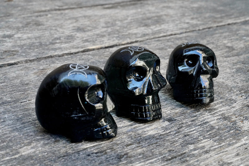 Black Onyx Skull w/ Moon & Star (1.5")